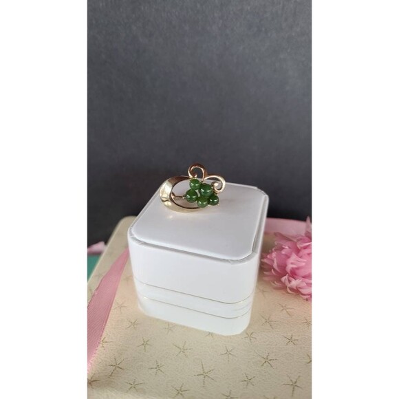 Vintage Green Glass and Gold Tone Metal Brooch - Picture 3 of 10